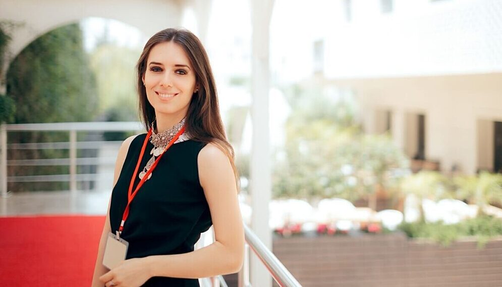 Wynajem hostess co brac pod uwage