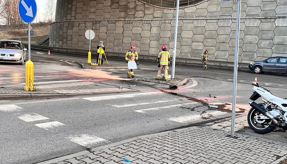 Wypadek motocyklisty w piekarach
