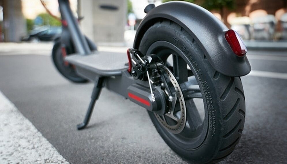 Wypadek nastolatkow na hulajnodze