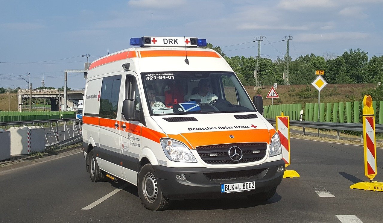 Ambulance 2920909 1280