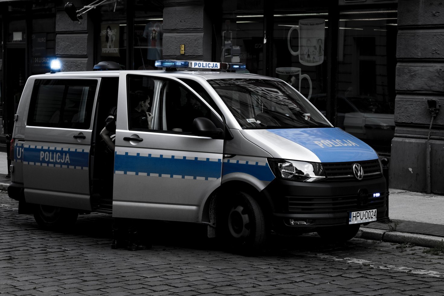Automobile automotive car 581312
