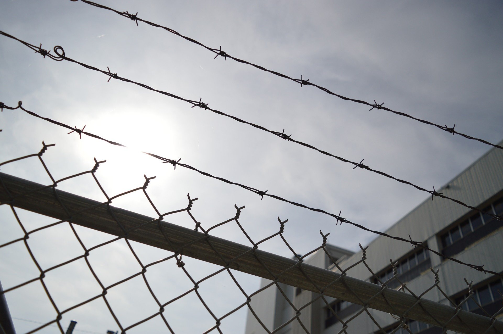 Barbed wire 960248 1920 01