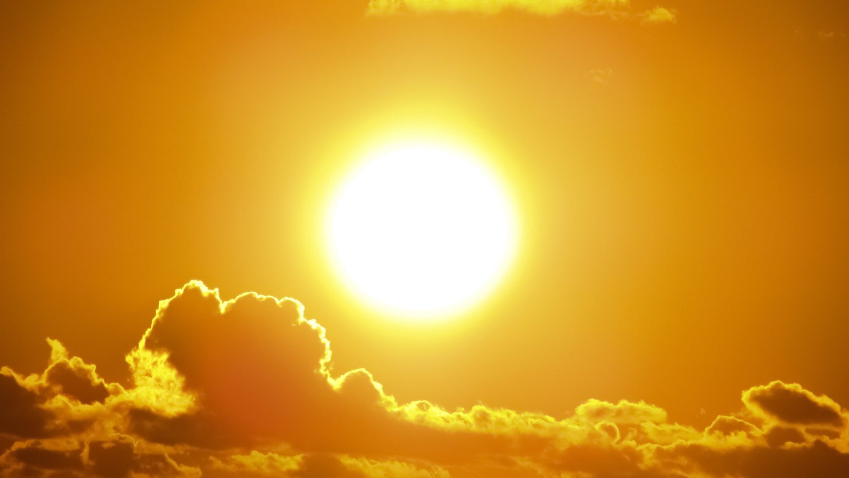 Beach bright clouds 301599