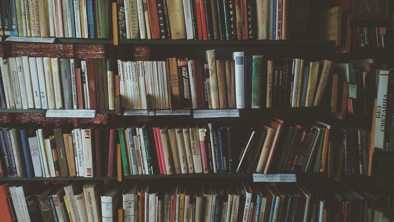 Bookcase 1869616 1280