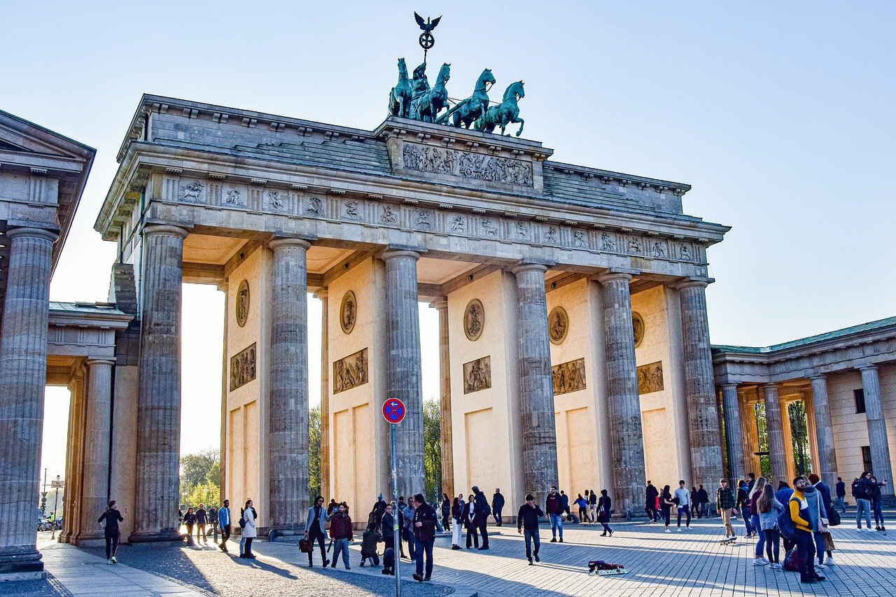 Brand front of the brandenburg gate 5117579 1280