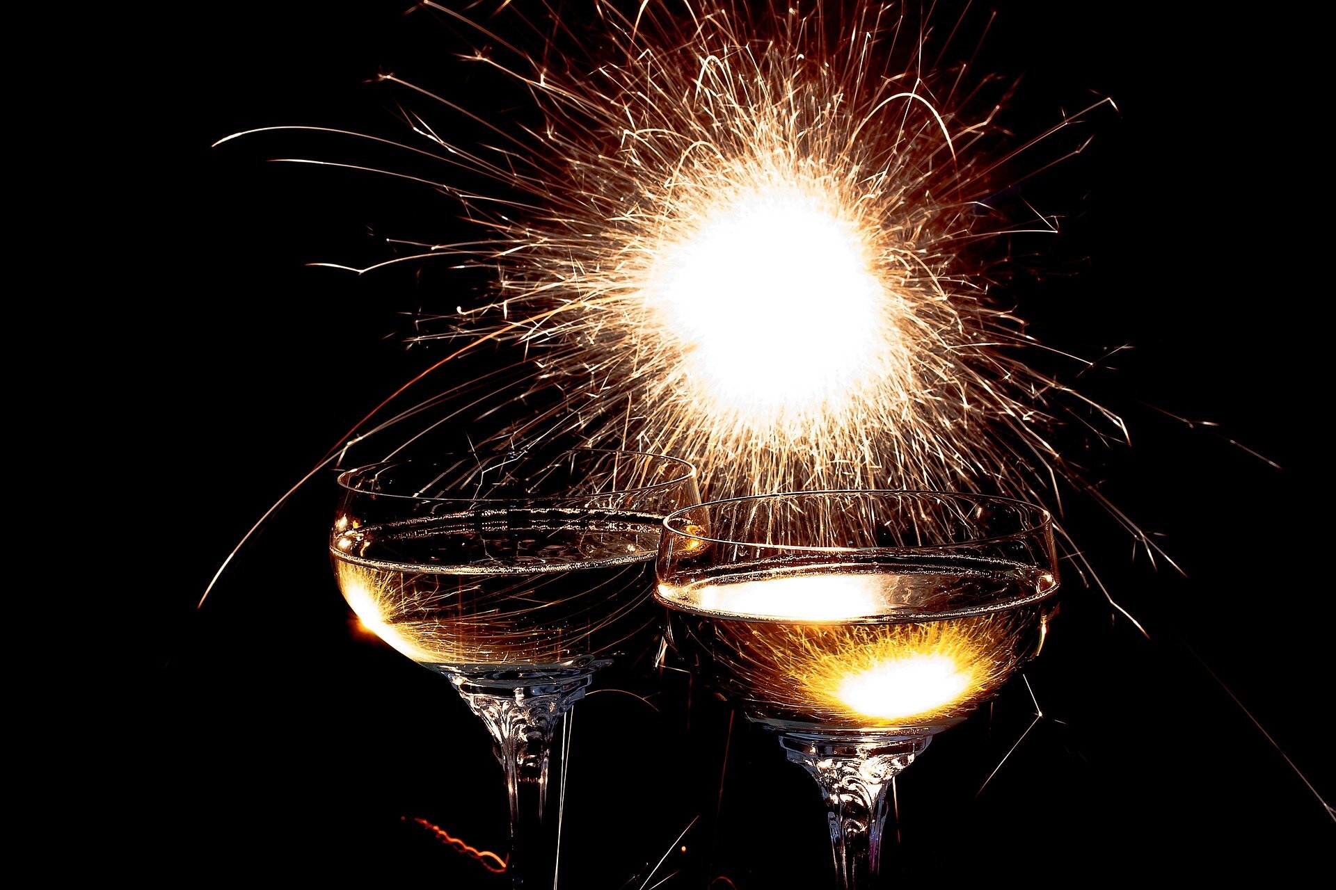 Champagne glasses 1940497 1920