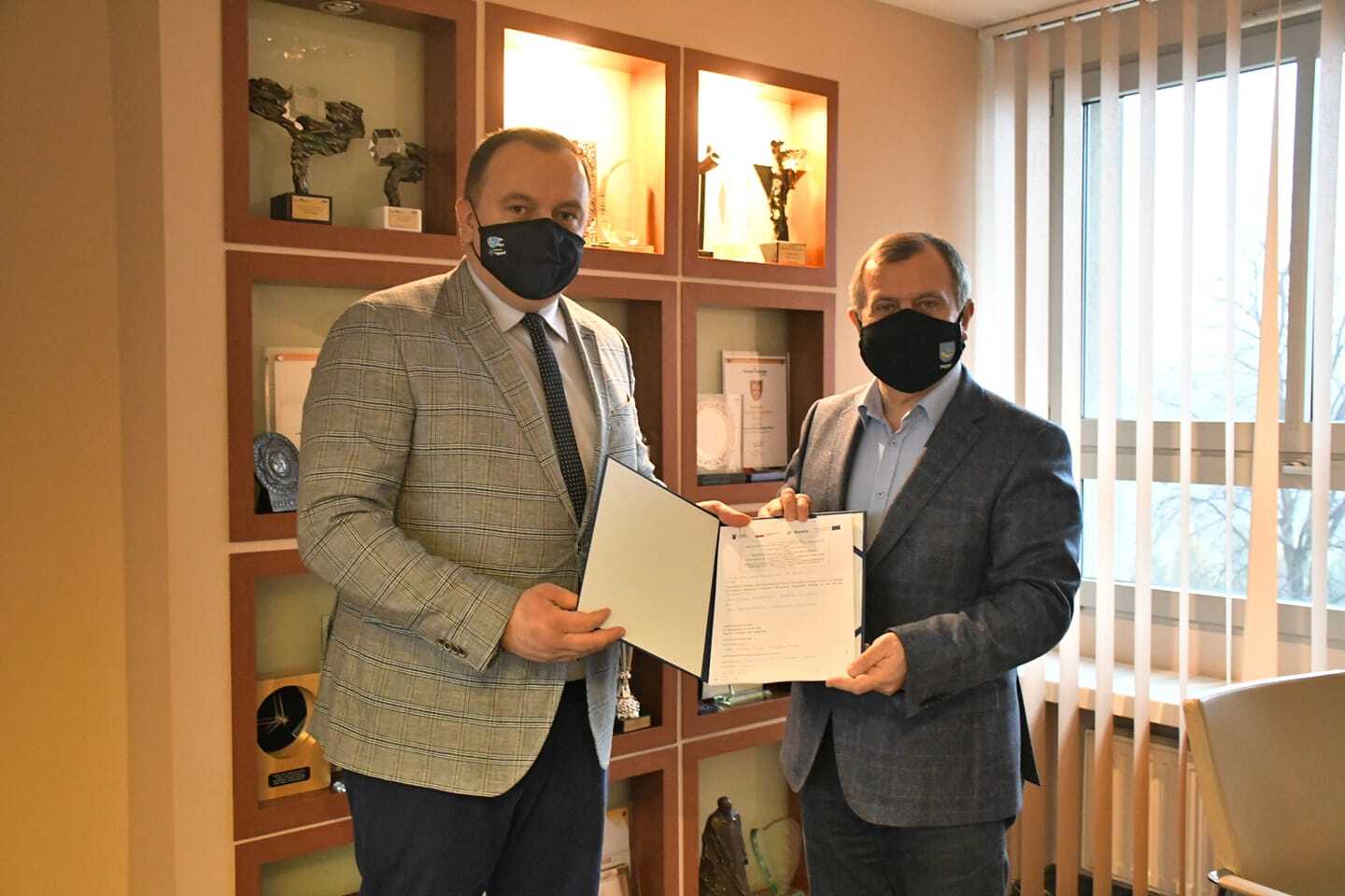 Chelstowski przekazuje dotacje miastu Tychy na centra przesiadkowe