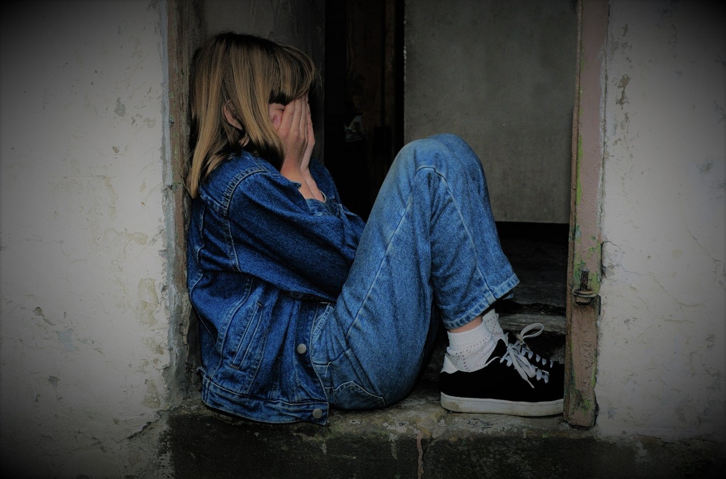 Child sitting 1816400 1920