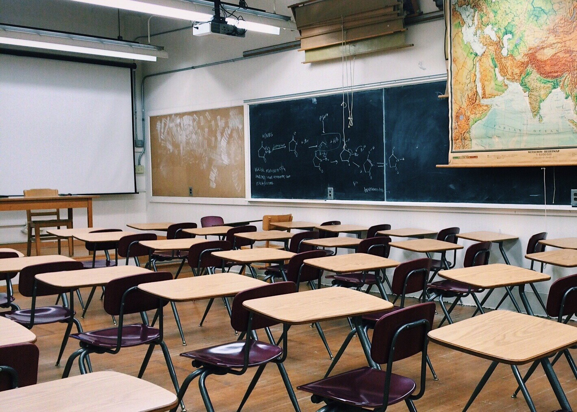 Classroom 2093744 1920 3