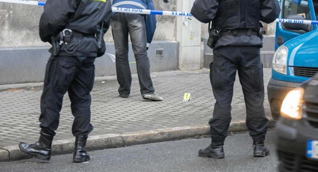 Csm Katowice Policja bada slady po strzelaninie c2efbdfece