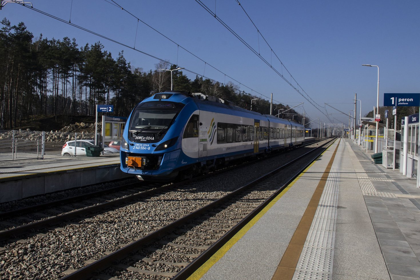 Csm pociag stojacy przy peronie na przystanku Czarnca fot Izabela Miernikiewicz a43280aa97