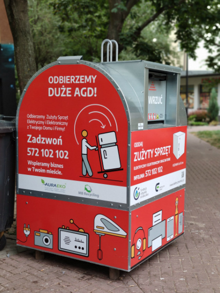 Czerwone pojemniki elektrosmieci auraeko