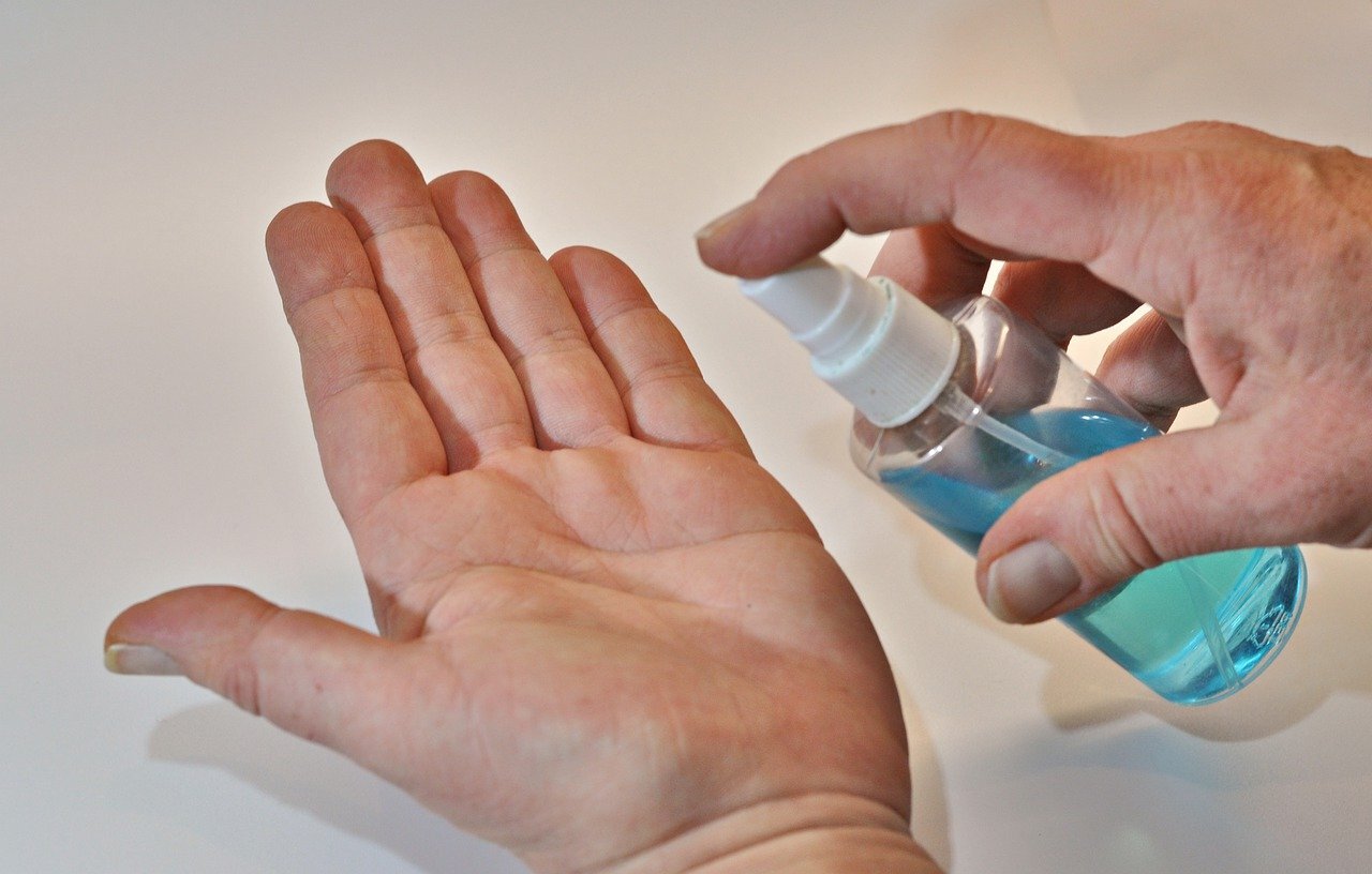 Disinfection of hands 4914856 1280