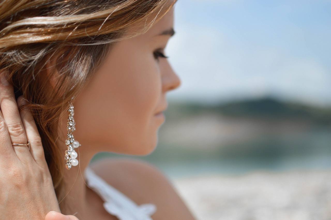 Earrings 2593350 1280