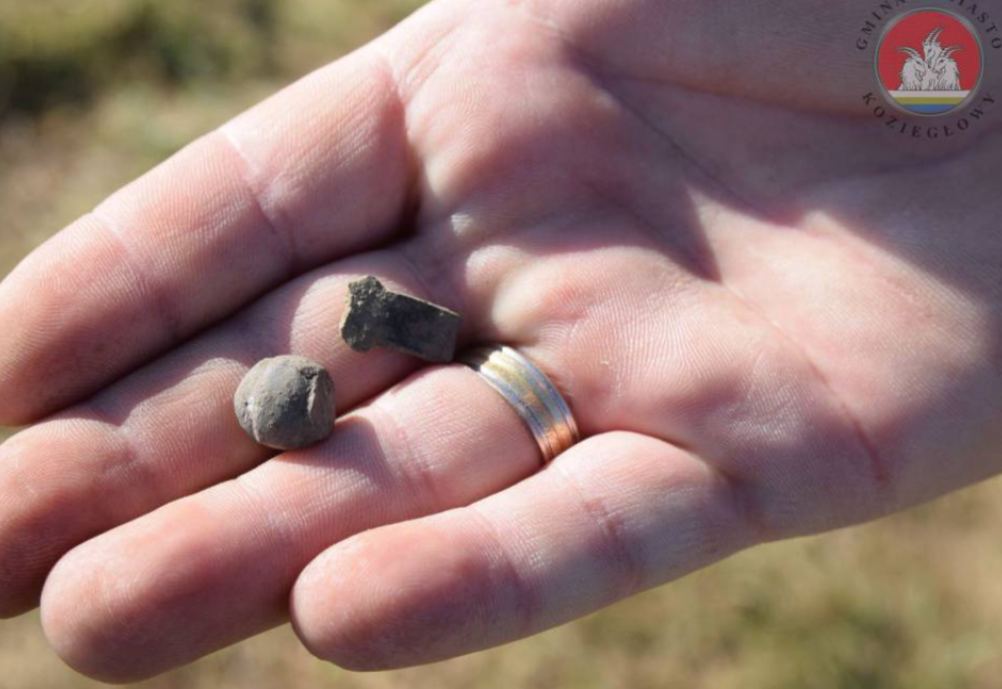 prace archeologiczne na terenie zamku w Koziegłowach