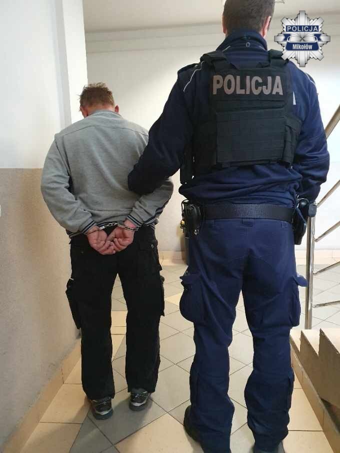 Grozil atrapą broni