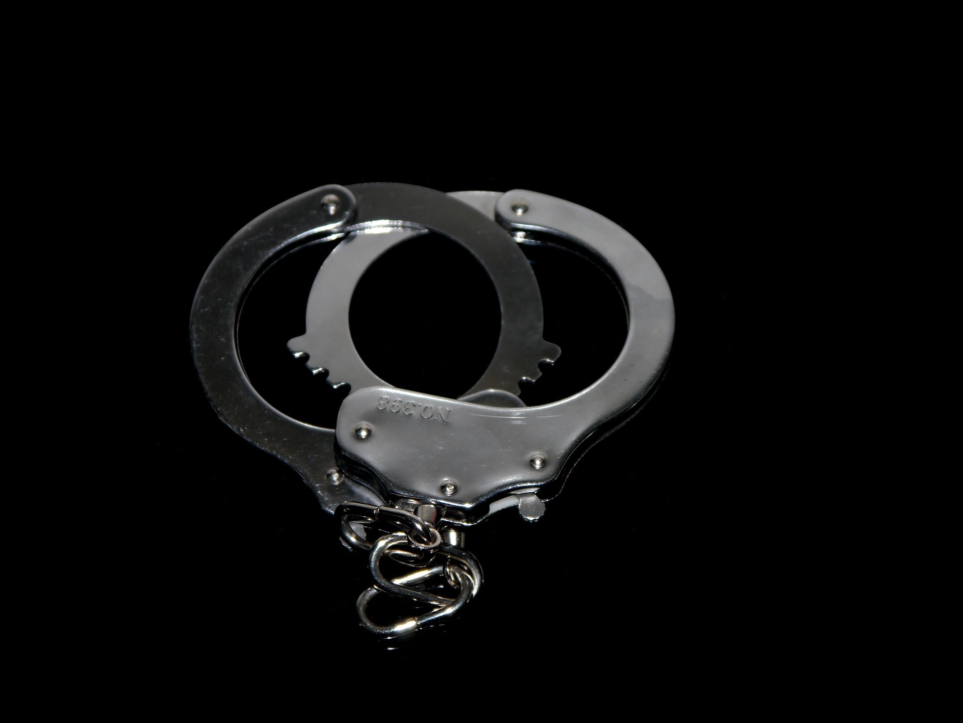Handcuff g3b95e8e21 1920