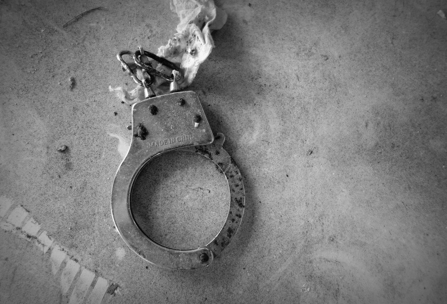 Handcuffs 2344766 1920