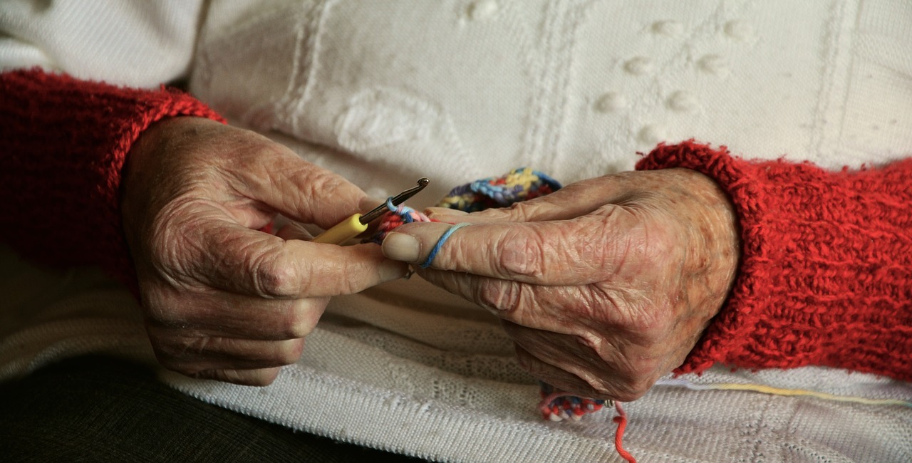 Hands 2066551 1280