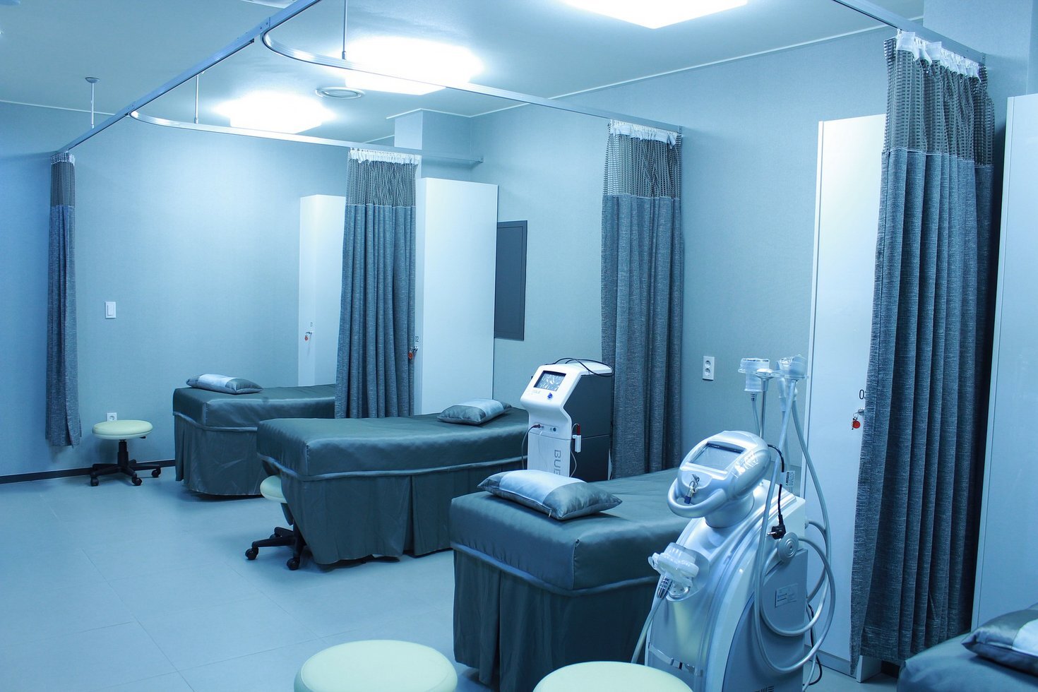 Hospital ward 1338585 1920 04