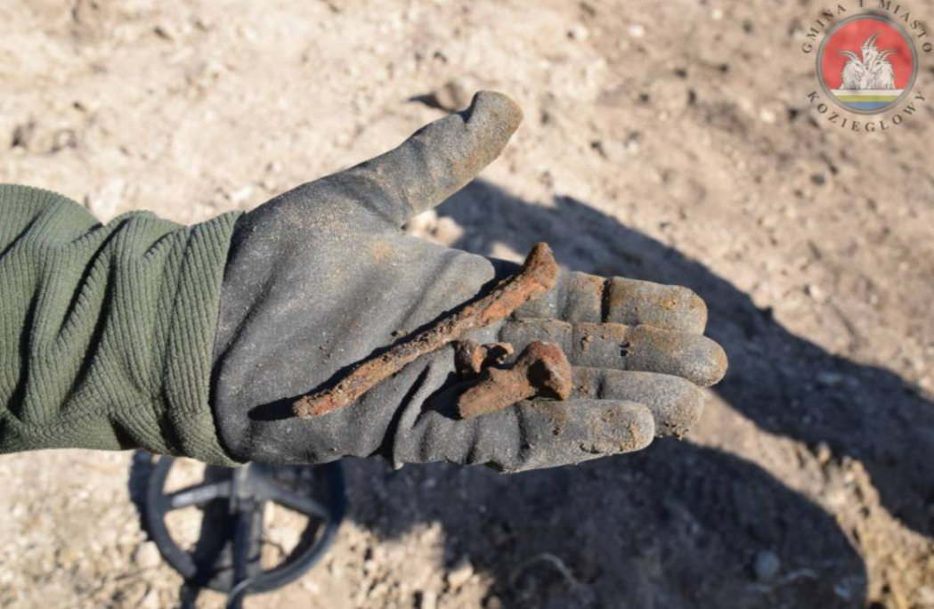 prace archeologiczne na terenie zamku w Koziegłowach