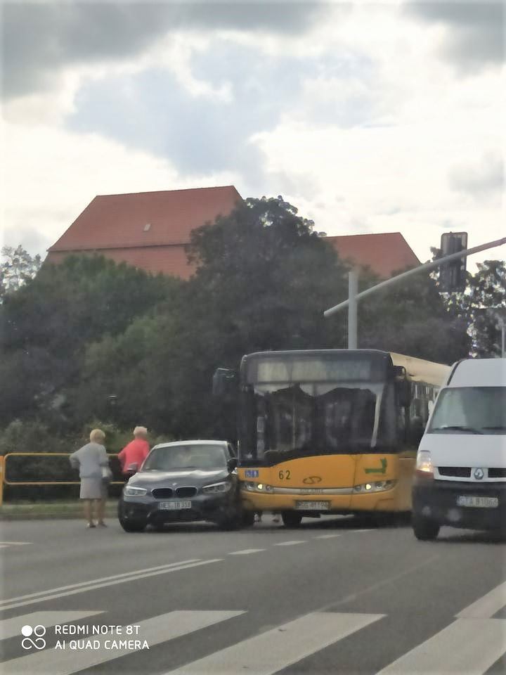 Kolizja autobus osobowka