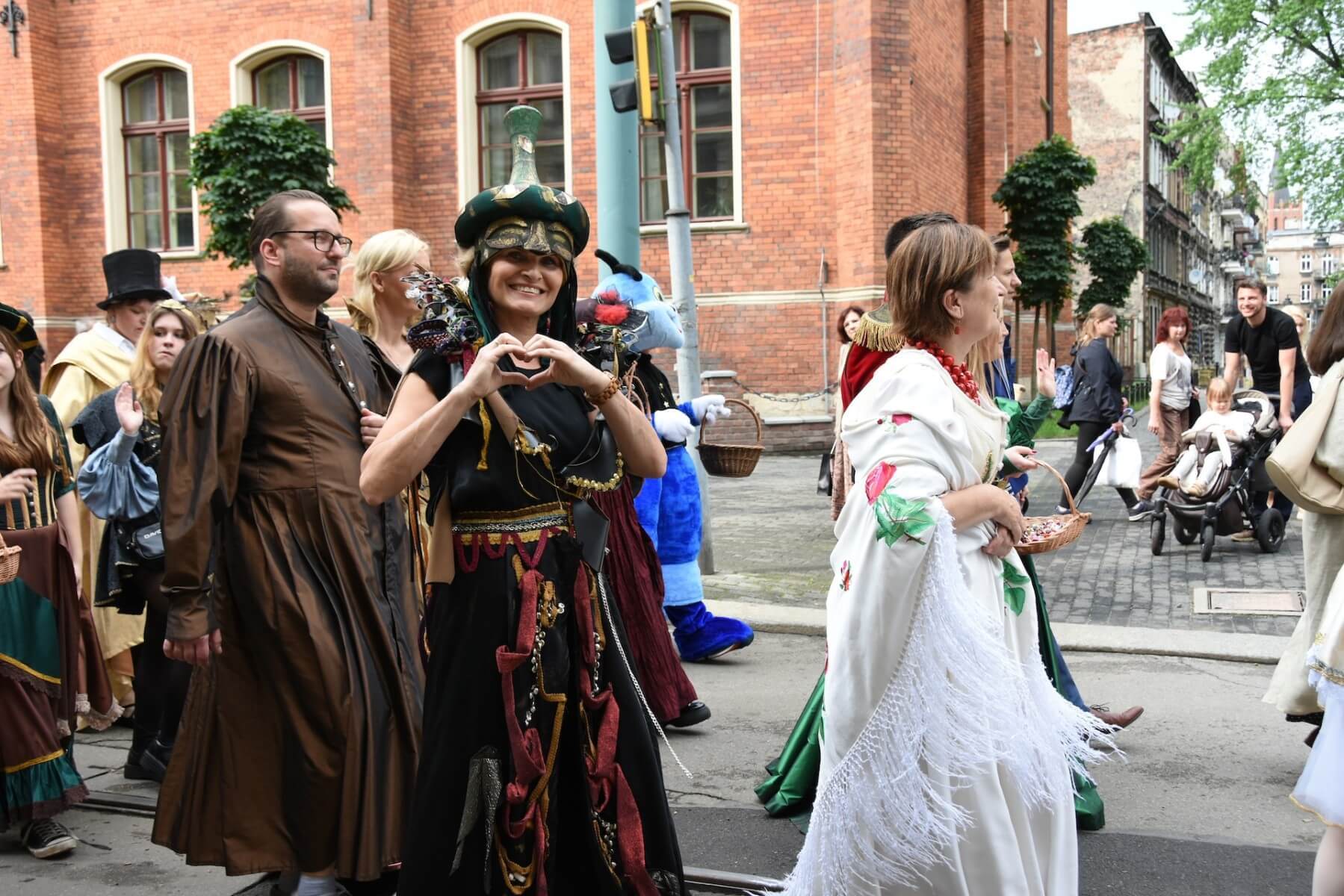 Kostiumowy pochod operowy 2