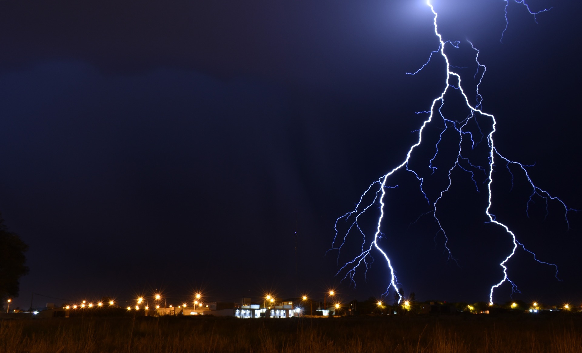 Lightning 3367538 1920