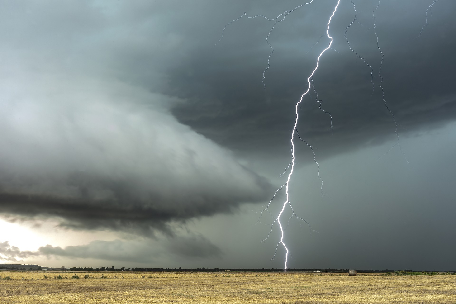 Lightning 4713379 1920