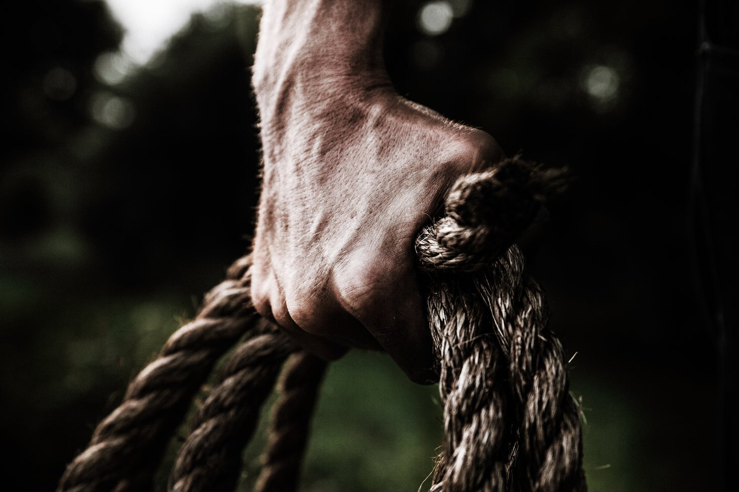 Man holding brown rope 1458696