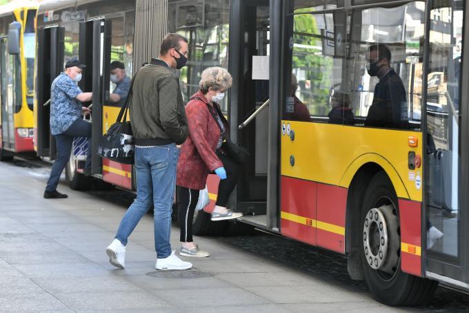 Maseczki w autobusach