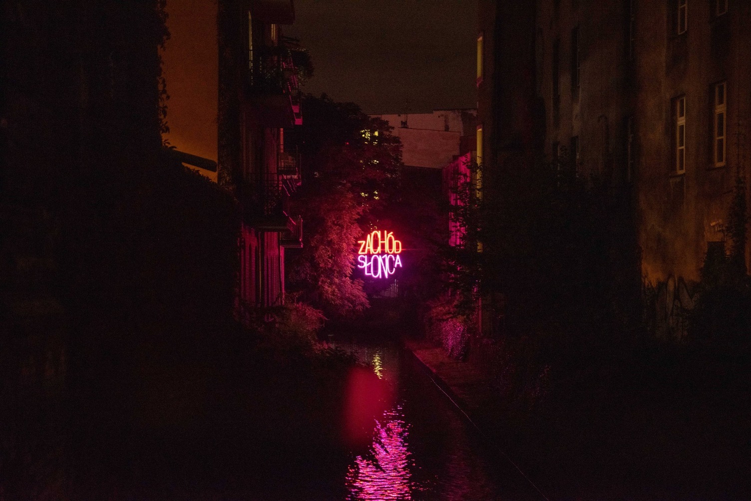 Neon zachód słońca katowice 2023
