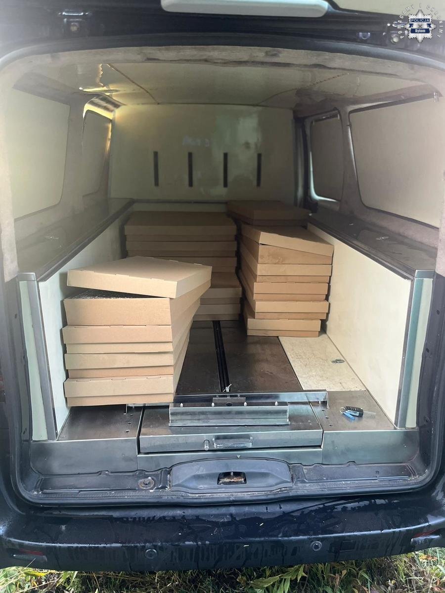 Nielegalne papierosy w karawanie