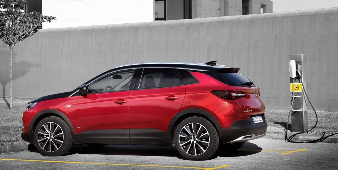 Opel z napedem hybrydowym