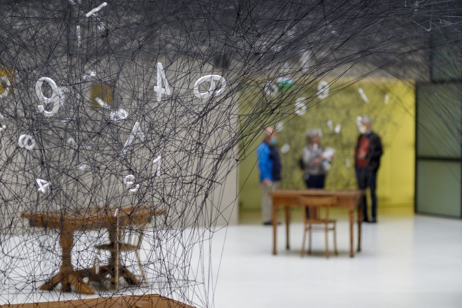 Otwarcie Muzeum 2 przestrzen wystawy Counting memories Chiharu Shiota fot Rafal Wyrwich wl Muzeum Slaskie