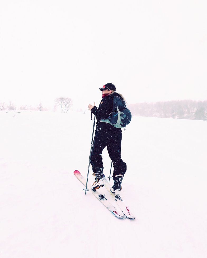 Person skiing 1374124