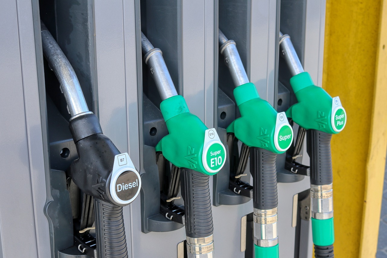 Petrol stations 4978824 1280