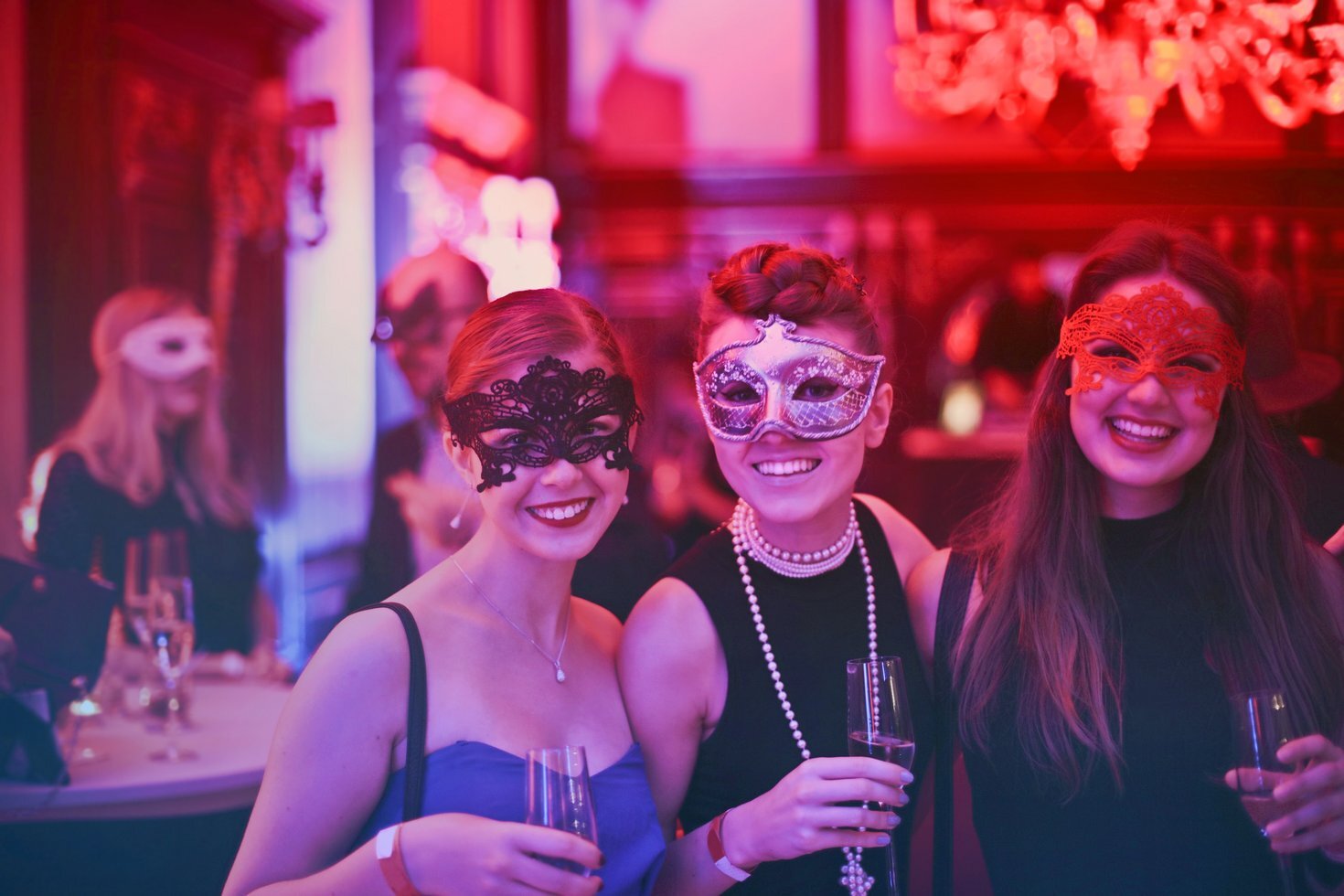 Photo of women wearing masks 787961