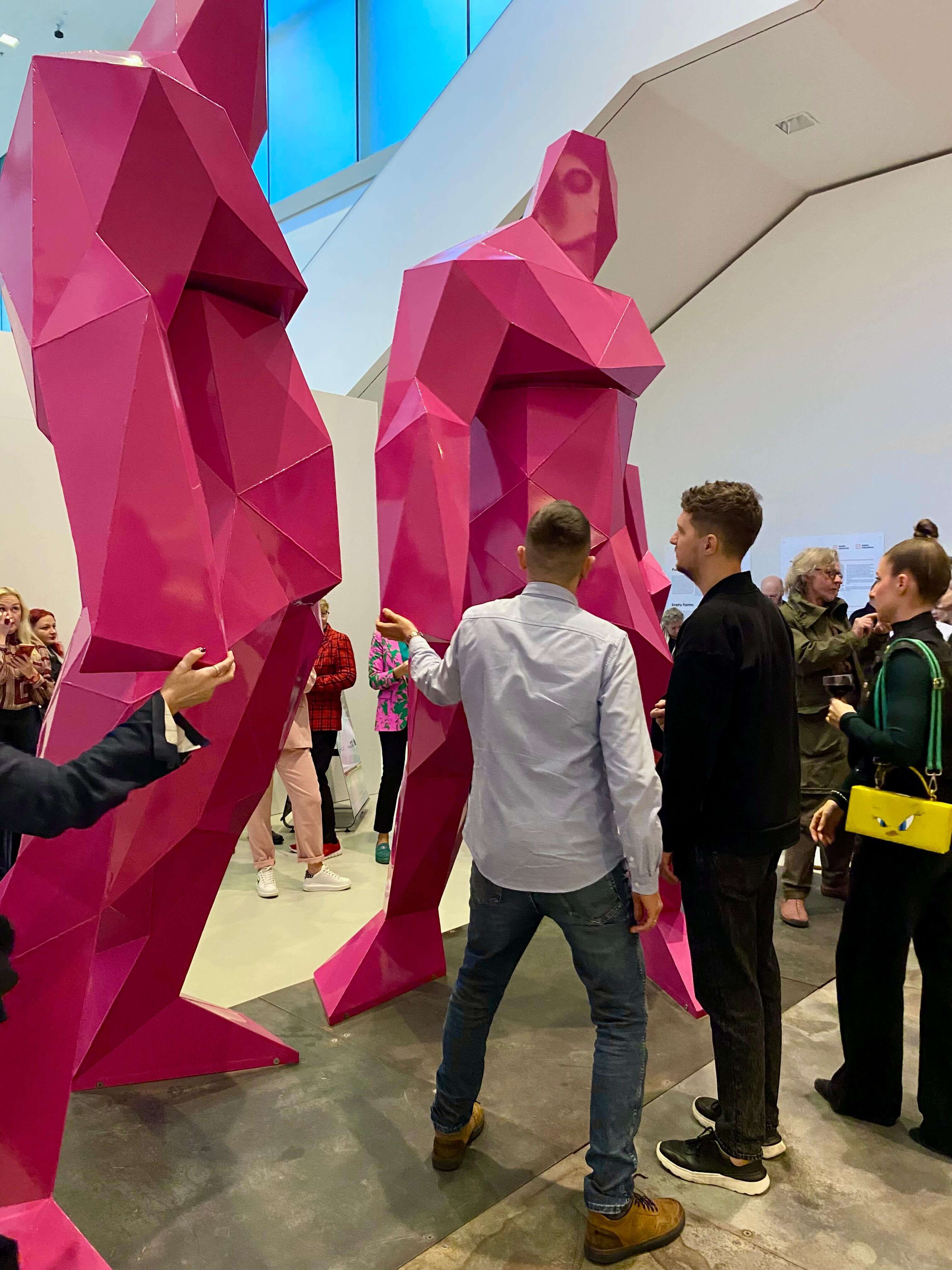 Pink boty w muzeum slaskim