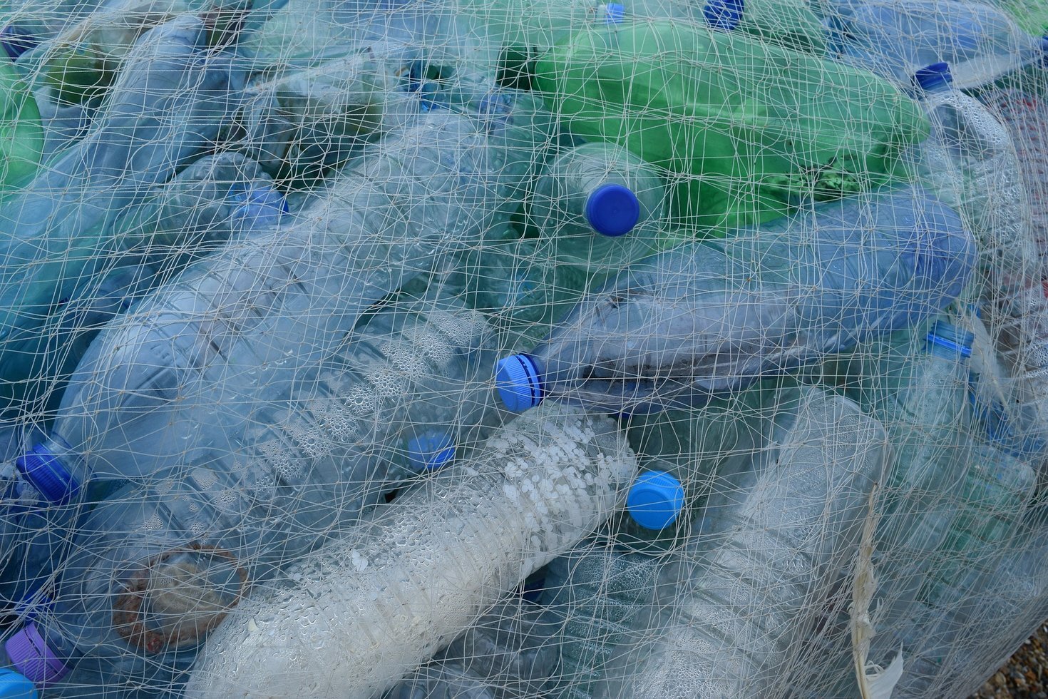 Plastic bottles 388679 1920