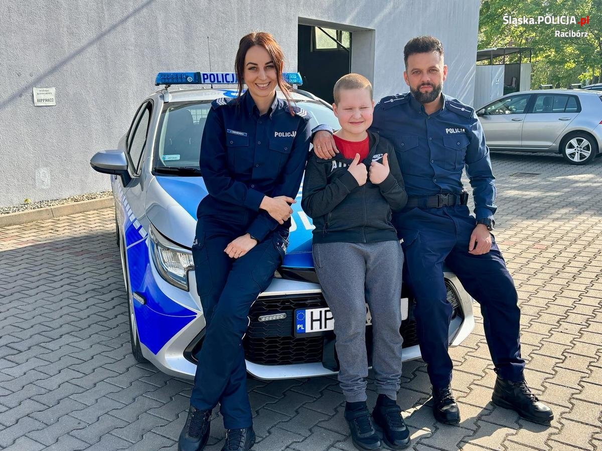 Policjanci spelnili marzenie chorego chłopca