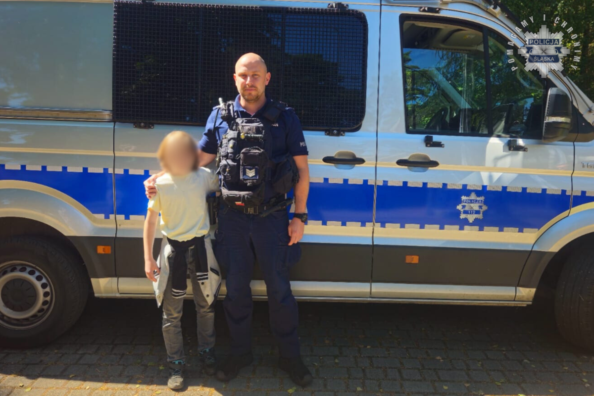 Policjant uratowal tonace dziecko
