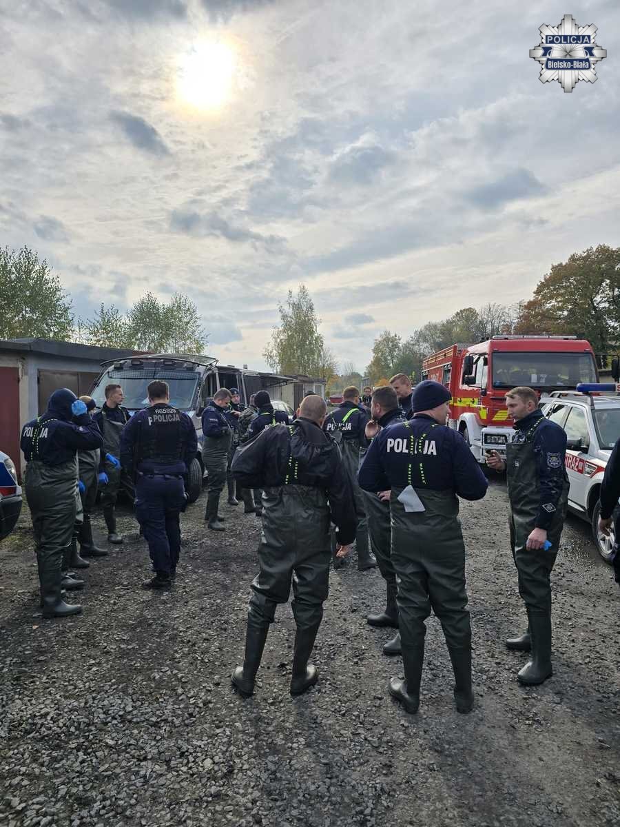 Poszukiwania na stawie błaskowiec