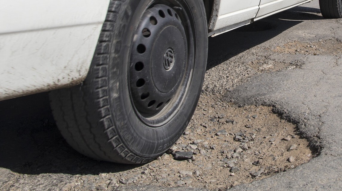 Pothole gcf428a496 1920