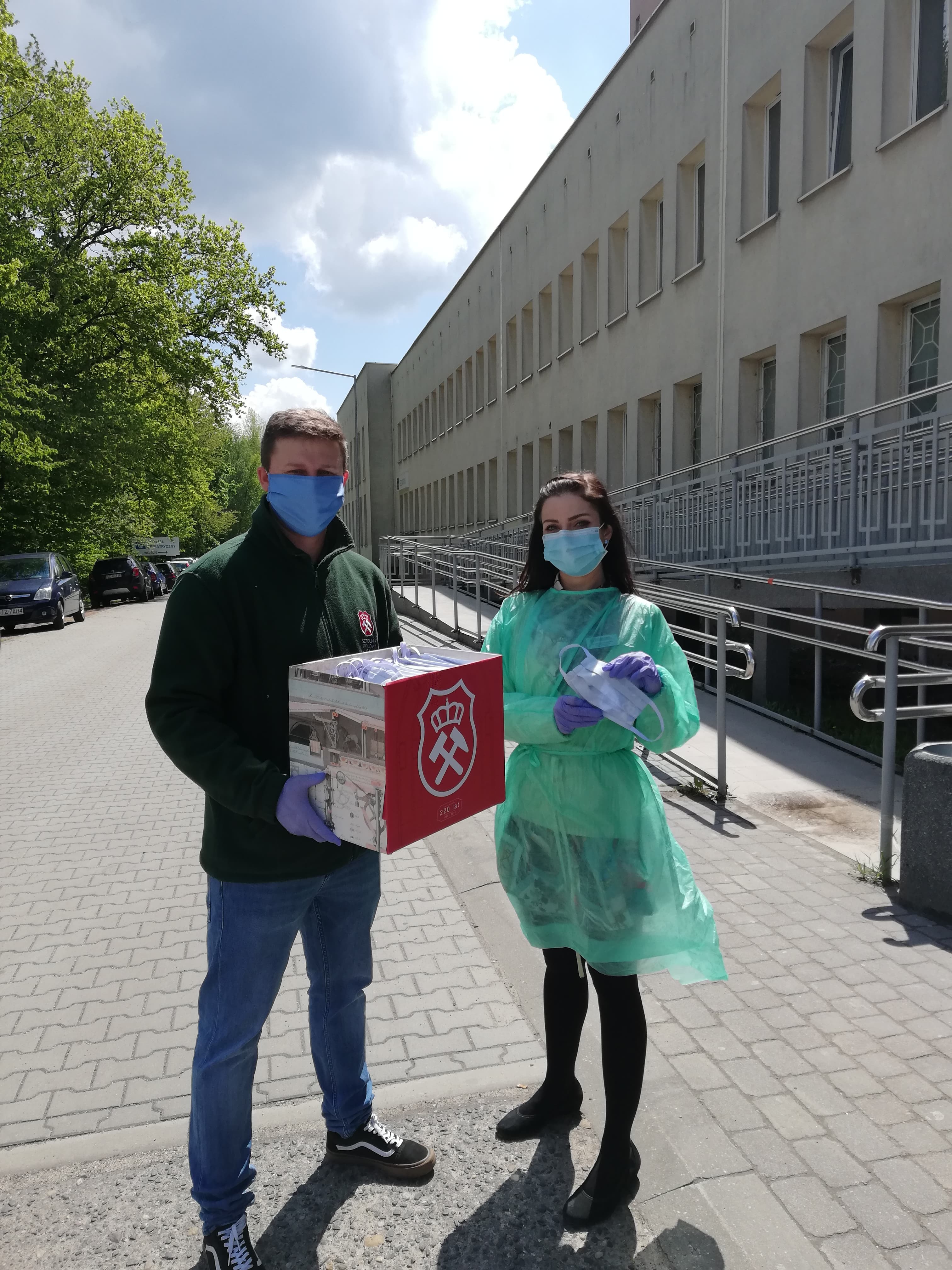 Przekazanie maseczek muzeum