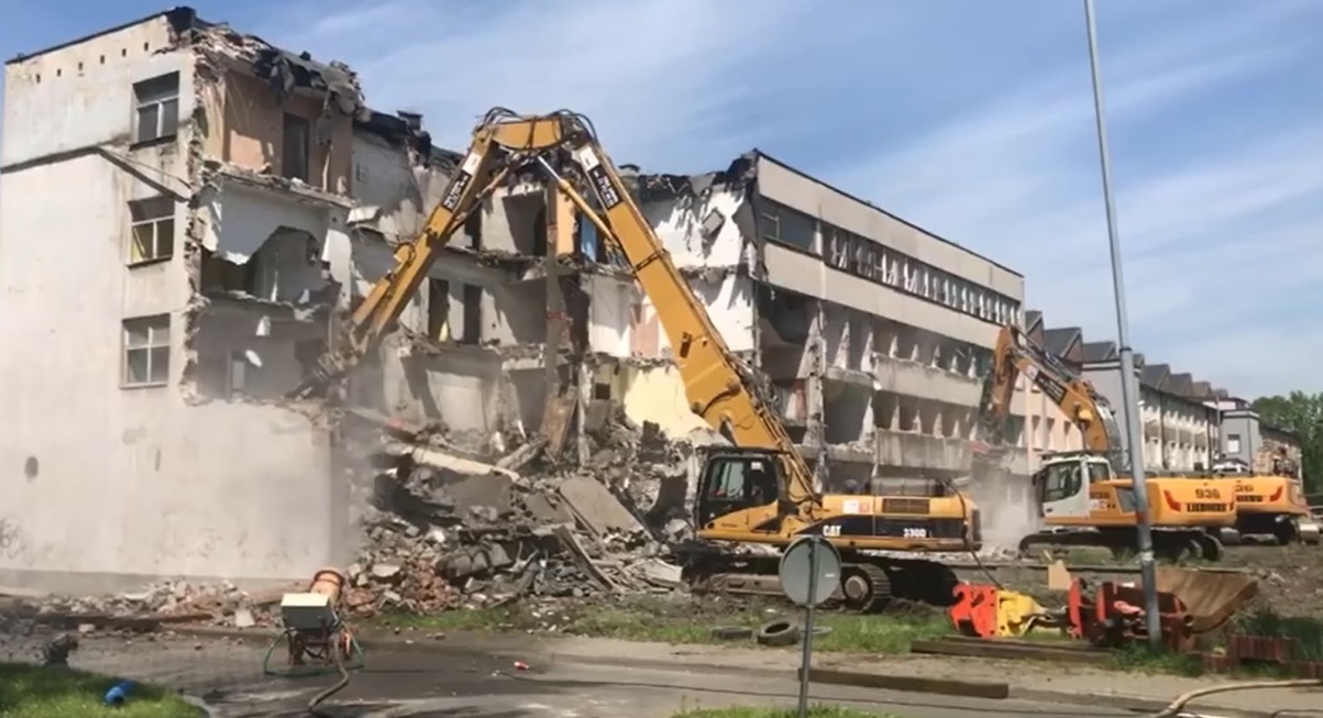 Rozbiorka biurowca w DG