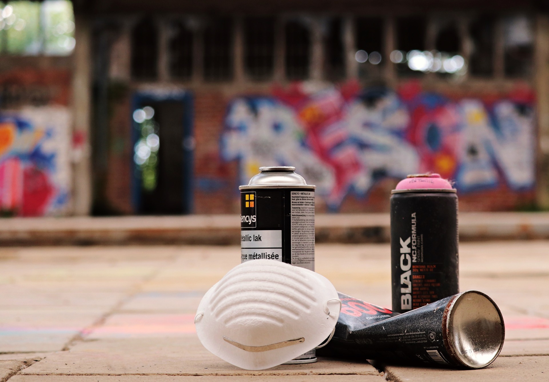 Spray cans 2738527 1920