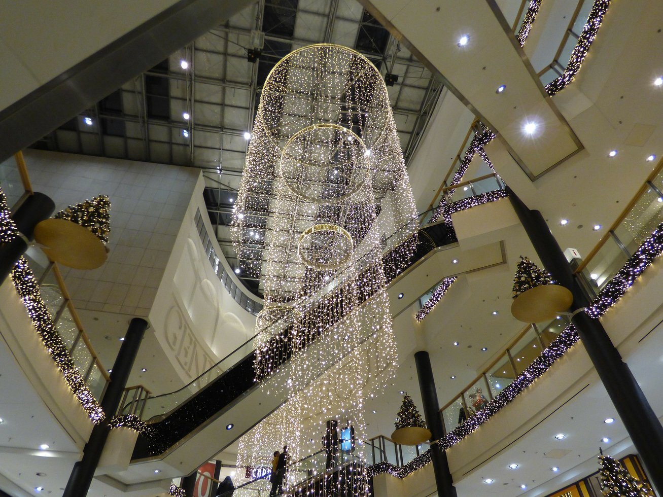 The shopping center 265624 1920