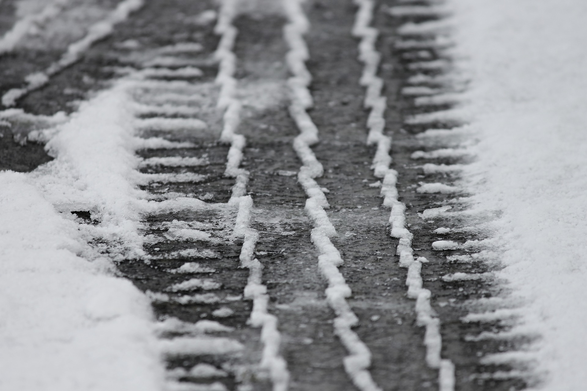 Tire tracks 3148803 1920