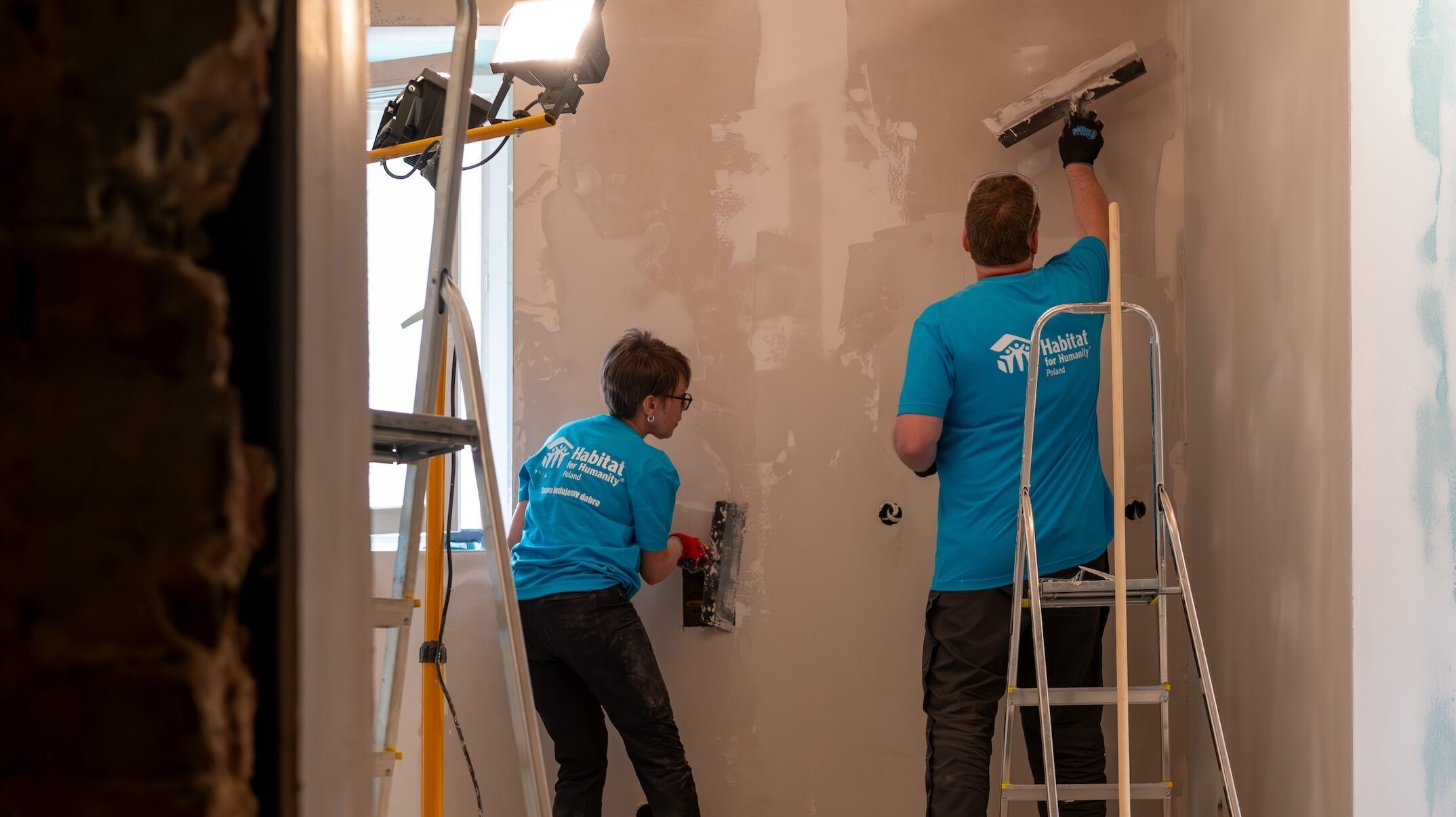 Wolontariusze z usa remontuja mieszkania